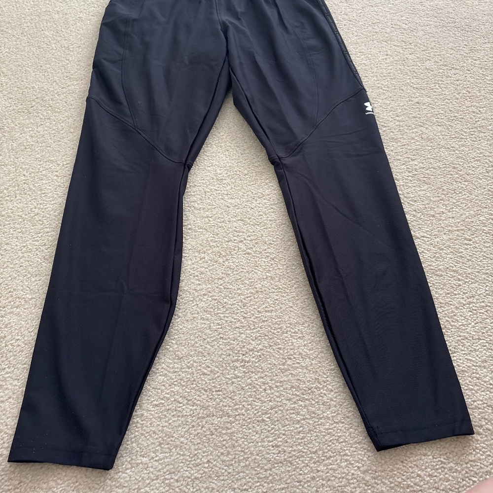 Under Armour women’s drawstring soccer pants